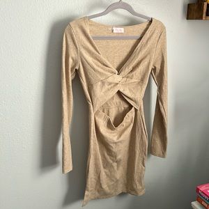 Pink lily cream mini dress (ONE PIECE) never worn. Long sleeves.